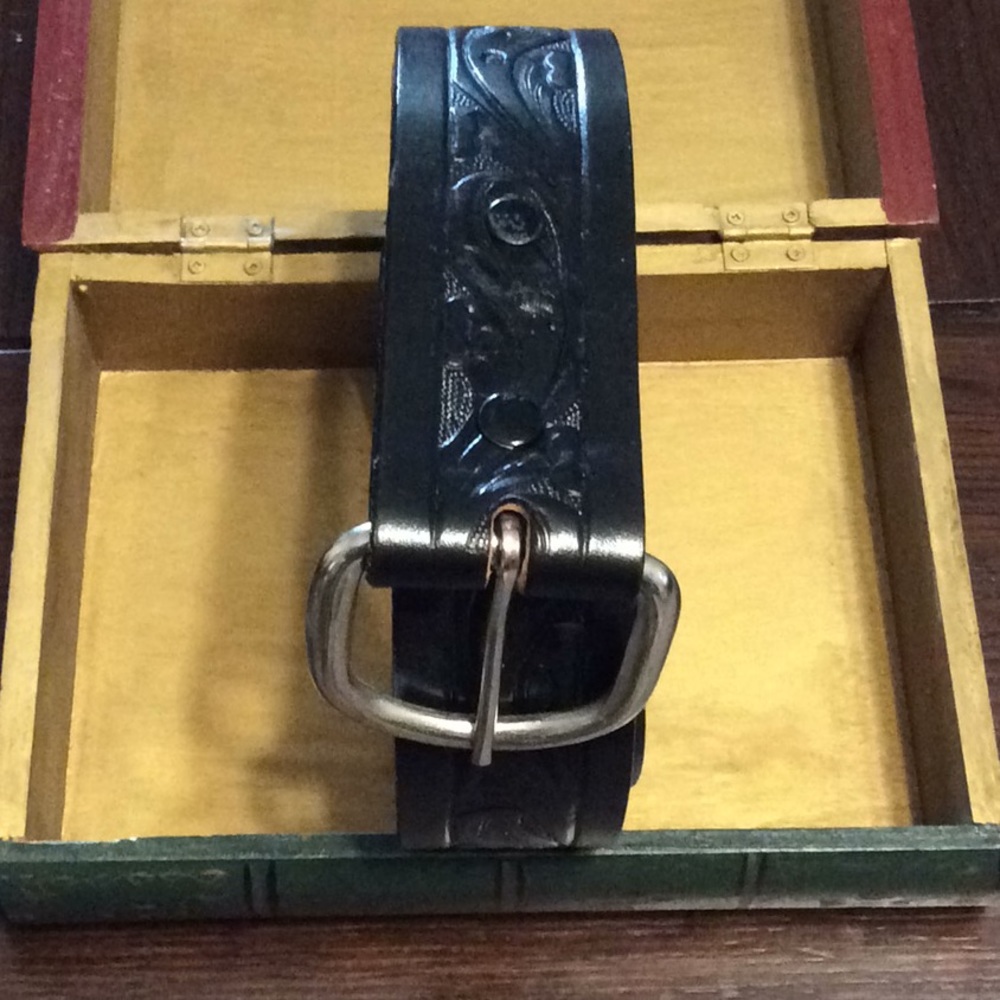 🌱 Colorado Silver Star Men’s Belt, Size 32